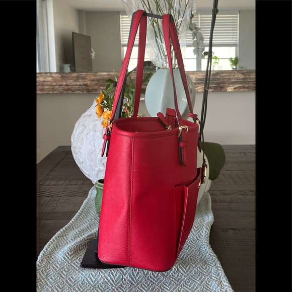Michael Kors Tote (Red) w/Gold Hardware. - Picture 5 of 10